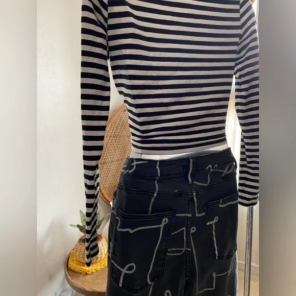 High Rise Wide Scribble Jeans - Picture 9 of 10